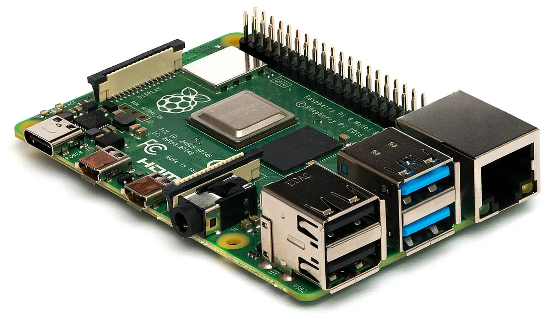 Placa Raspberry Pi 4 Model B vista en perspectiva, con sus puertos USB, Ethernet y HDMI